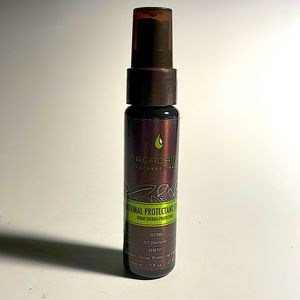 Macadamia hair thermal protectant